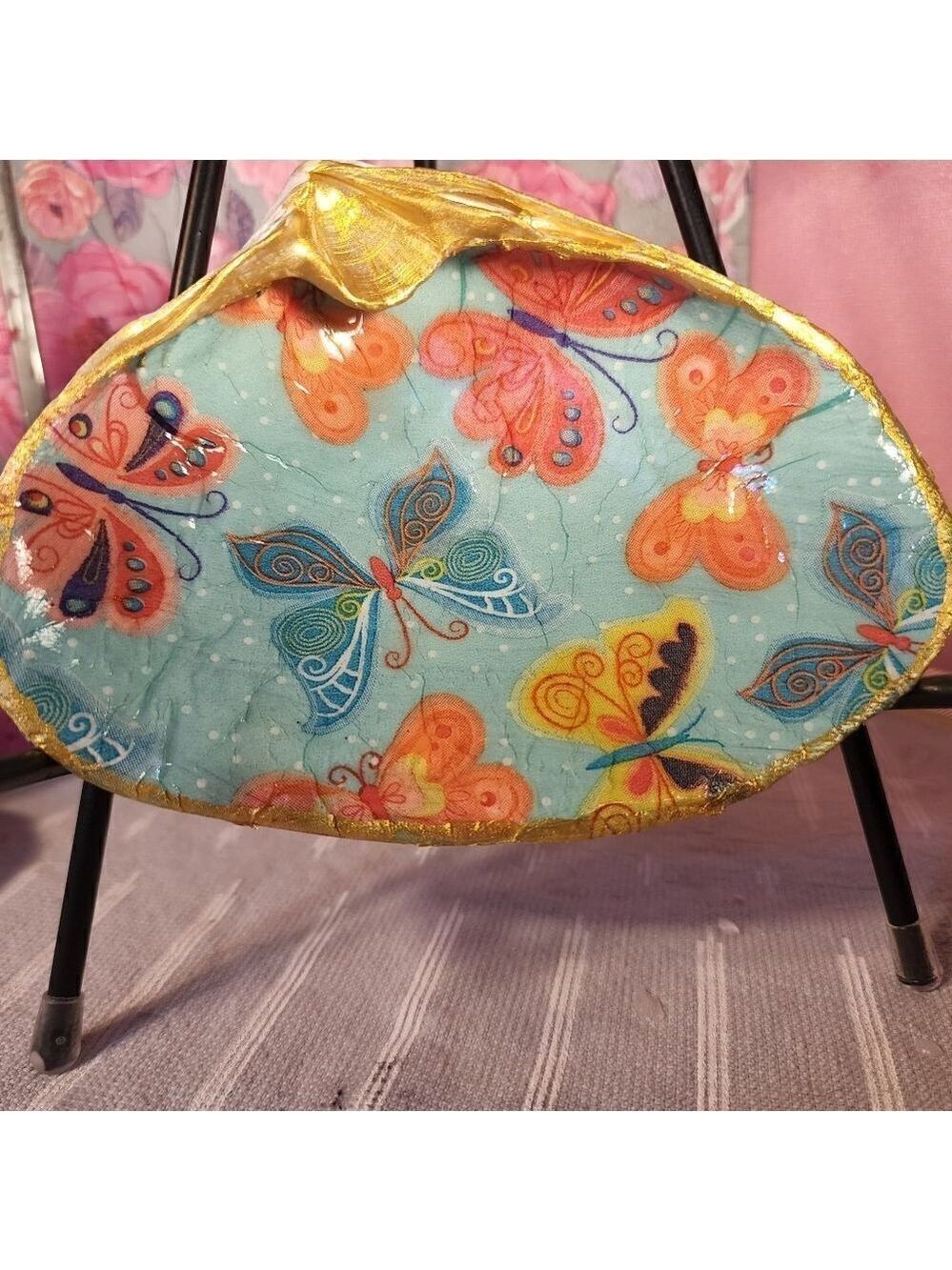 DECOUPAGE CLAM SHELL DECOUPAGE BUTTFLIES ON A CLAM SHELL TRINKET DISH